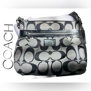 F22945 Limited Edition Vintage Signature Canvas Coach Crossbody With Heart Zip